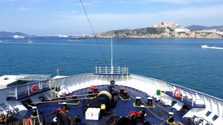 Descubre la mejor experiencia: viaje en barco de Barcelona a Ibiza