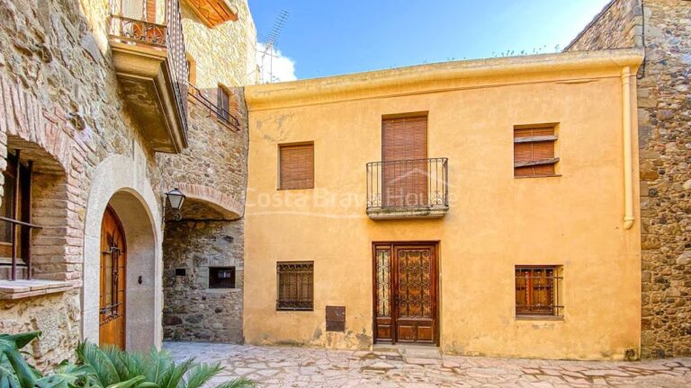 ¡Descubre casas de pescadores en venta en la Costa Brava y vive el auténtico encanto marítimo!